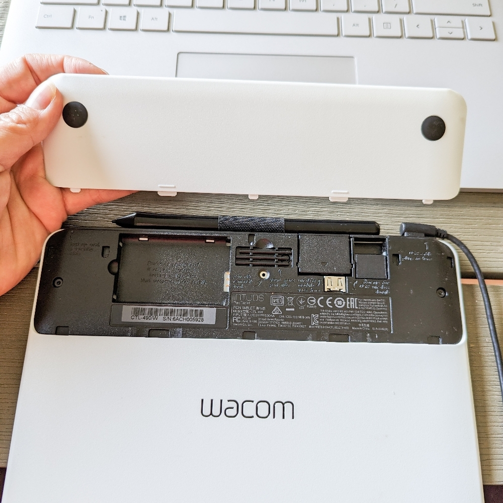 Wacom Intuos Tablet for Drawing, Writing, Design - Picture 10 of 16